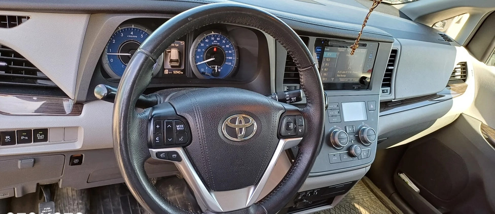 Toyota Sienna cena 109000 przebieg: 143300, rok produkcji 2017 z Lublin małe 172